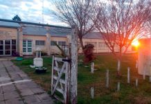 Sacaron a la directora por malos tratos y abuso de autoridad. La reemplazó su marido y los padres piden transparencia