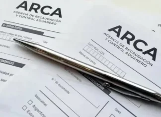 Reforma tributaria: el Gobierno analiza eliminar el monotributo y bajar el piso de Ganancias