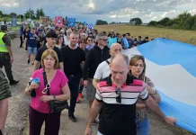 Colón marchó hacia el Puente Internacional por la no instalación de HIF Global en Paysandú