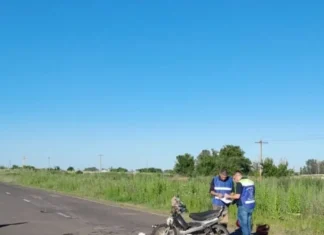 Familia cayó de una moto en la Autovía 18: una beba de 9 meses está en grave estado