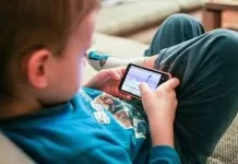 Pacto Parental: cómo es la iniciativa que busca retrasar el acceso al celular de los chicos hasta los 13 años