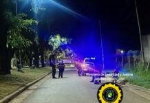 Dos heridos por el choque entre motos que circulaban en el mismo sentido. Uno de los conductores se dio a la fuga y apareció luego en el hospital