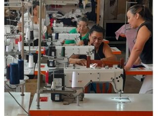La cooperativa Tribu Textil lanza talleres de costura profesional con orientación industrial