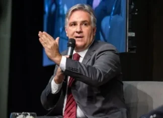 Llaryora le dio 40% de aumento a los docentes y blanquea la crisis inflacionaria del plan de Milei