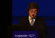 Milei en la cena de la Fundación Libertad: «Tarde o temprano la inflación y el riesgo país se van a destrozar»
