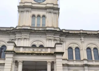 «Con 78 mil pesos no se vive»: Movimientos sociales protestaron en Paraná contra el hambre y el recorte de programas sociales