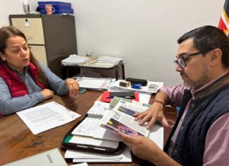 Autoridades de la Asociación Artiguista de Puerto Yeruá se reunieron con el director departamental de Educación