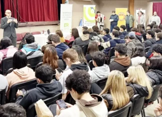 Un centenar de jóvenes de Federal se formaron en derechos laborales y herramientas para su primer empleo