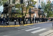 La postal de la crisis: largas filas en Paraná para cubrir 20 puestos de trabajo
