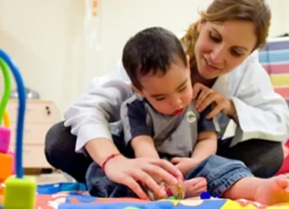 Condenan a una prepaga por cubrir de manera parcial el acompañamiento de un niño con discapacidad