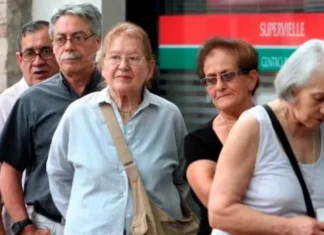 Con alta informalidad y empleos precarios, hay casi 690.000 jubilados que siguen trabajando