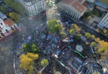Una multitud se movilizó en el país en defensa de las universidades