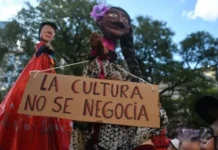 La comunidad teatral entrerriana alertó por la derogación de una ley nacional que protege salas teatrales