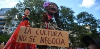 La comunidad teatral entrerriana alertó por la derogación de una ley nacional que protege salas teatrales