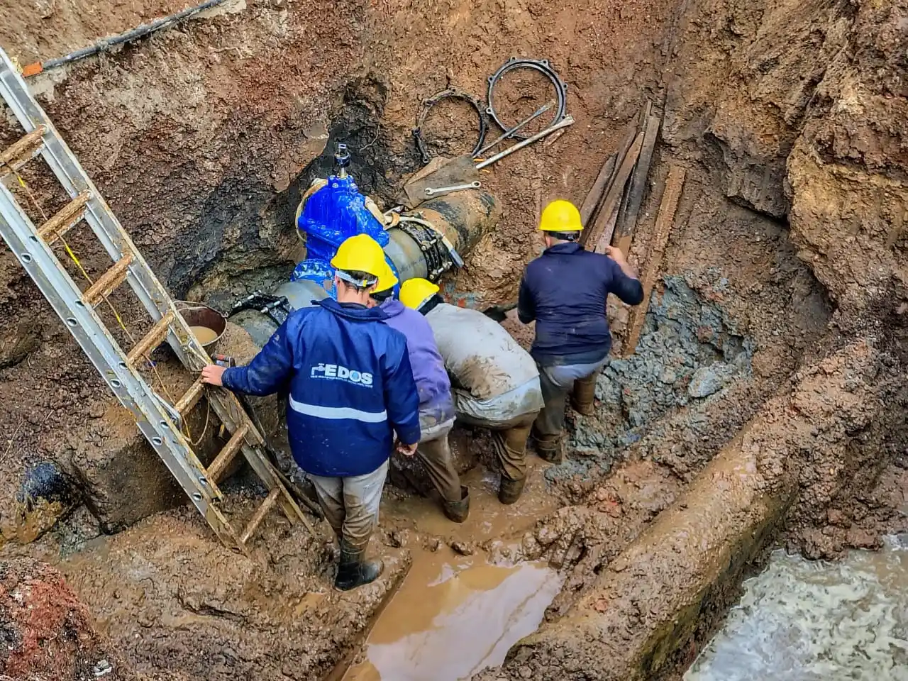 Avanzan a buen ritmo los trabajos de recambio de válvulas y prevén restablecer el servicio de agua antes de lo previsto - Diario del Sur