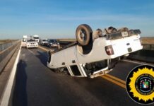 Camioneta volcó en la ruta 174 luego de perder una rueda