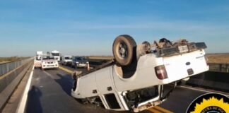 Camioneta volcó en la ruta 174 luego de perder una rueda