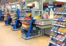 Buscan prohibir la venta de golosinas y bebidas azucaradas en las cajas de supermercados