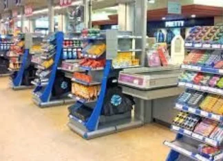 Buscan prohibir la venta de golosinas y bebidas azucaradas en las cajas de supermercados
