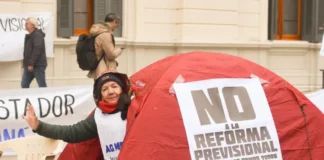 Agmer confirmó que asistirá al Senado por la reforma jubilatoria y ratificó la continuidad del acampe