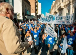 Caja de Jubilaciones: Una masiva movilización acompañó la presentación de UPCN ante los senadores