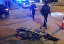 Un motociclista debió ser trasladado al hospital tras un choque con un auto