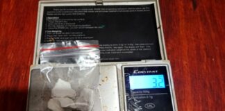 Fueron a allanar por amenazas y encontraron un arma y drogas. Hay dos detenidos