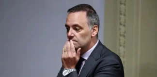 Prohibieron la salida del país a Manuel Adorni por peligro de fuga inminente