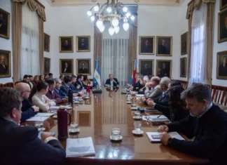 El gobernador encabezó la reunión de Gabinete con los temas obras, producción, salud y energía como ejes de trabajo