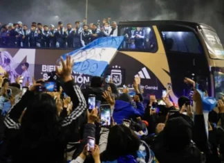 La Selección volvió del Mundial: multitud en Ezeiza, micro descapotable y un emotivo recibimiento