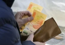 Colapso del salario mínimo: Perdió más del 40% de su poder de compra y se ubica en un mínimo histórico
