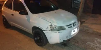 Un conductor alcoholizado chocó un automóvil estacionado y le retuvieron la camioneta