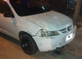 Un conductor alcoholizado chocó un automóvil estacionado y le retuvieron la camioneta