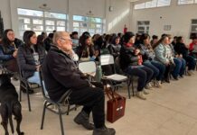 Estela Solana realizó una charla abierta a la comunidad sobre geología en la escuela secundaria de Puerto Yeruá