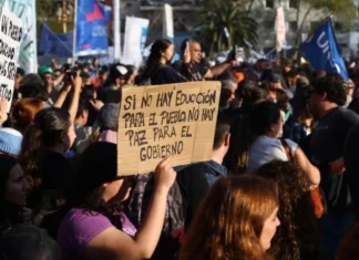 Docentes y no docentes van al paro nacional y profundizan el plan de lucha en las universidades