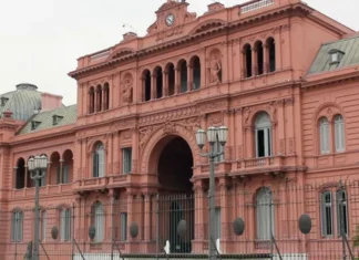 Milei regresó a la Casa Rosada después de casi un mes para reunir al gabinete
