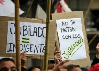 Jubilados provinciales impulsan nuevas demandas contra el decreto que estableció sumas no remunerativas