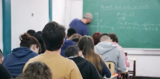 Un informe advierte que la IA está provocando una “rendición cognitiva”: las universidades se encuentran en una encrucijada