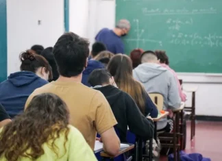 Un informe advierte que la IA está provocando una “rendición cognitiva”: las universidades se encuentran en una encrucijada