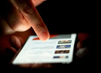 Seis horas diarias y videos de 10 segundos: los peligros del scrolleo infinito