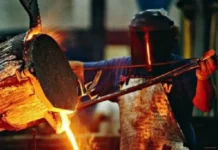 La producción industrial cayó 5,7% en agosto, con un rebote del rubro automotriz