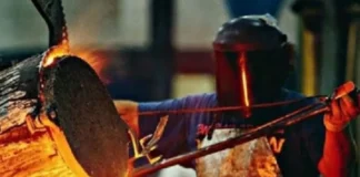 La producción industrial cayó 5,7% en agosto, con un rebote del rubro automotriz