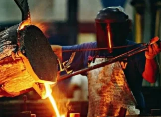 La producción industrial cayó 5,7% en agosto, con un rebote del rubro automotriz