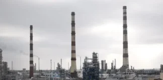 El petróleo cayó por tercera jornada consecutiva por la expectativa de una reanudación parcial del principal oleoducto saudí