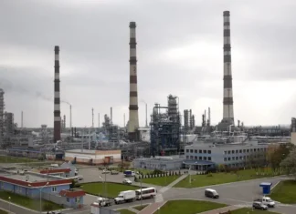 El petróleo cayó por tercera jornada consecutiva por la expectativa de una reanudación parcial del principal oleoducto saudí