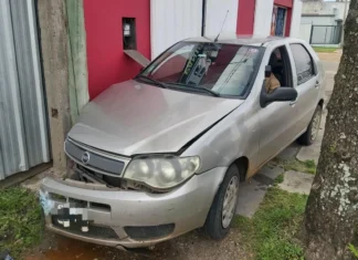 Un conductor alcoholizado chocó contra la pared y la vidriera de una verdulería