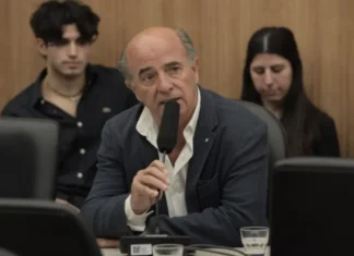 Benedit reivindicó la visita a exmilitares condenados por delitos de lesa humanidad y la plenaria terminó entre gritos
