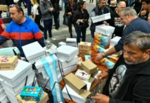 Fabricantes de calzado realizaron un “zapatazo solidario” en defensa de la industria nacional