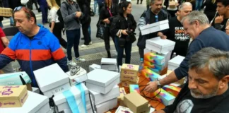 Fabricantes de calzado realizaron un “zapatazo solidario” en defensa de la industria nacional